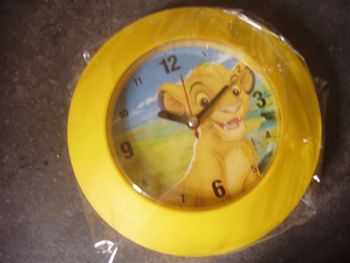 horloge le roi lion plastique