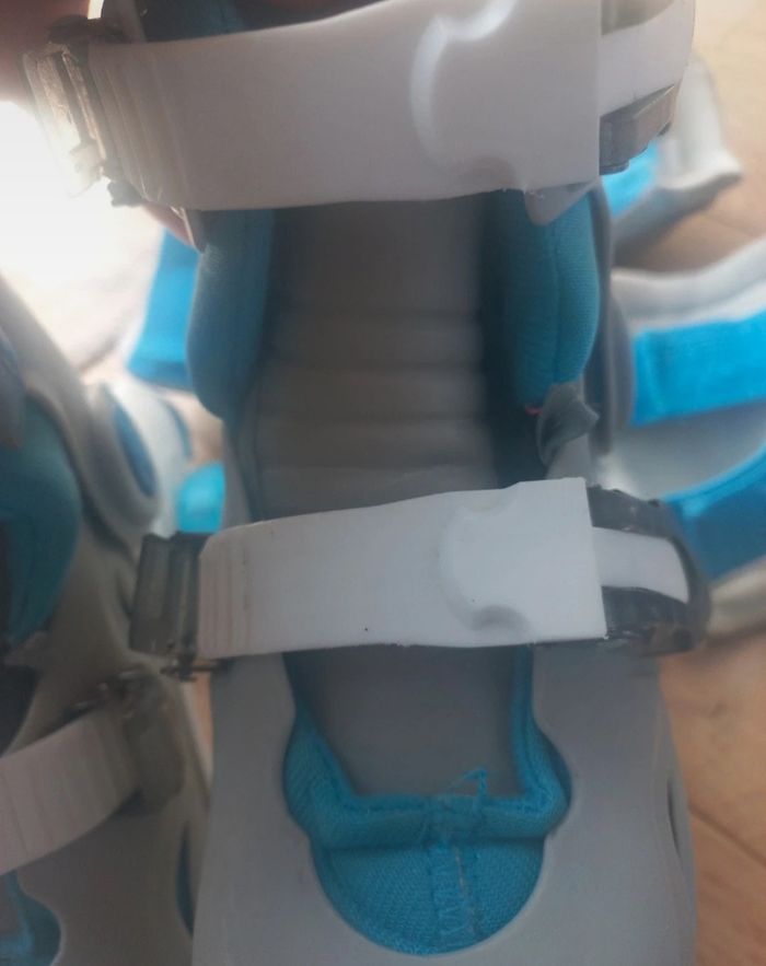 Rollers bleu. évolutive du 27 au 30 - photo numéro 6