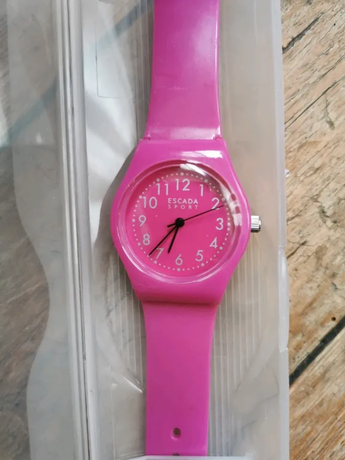 Montre rose Escada - photo numéro 2