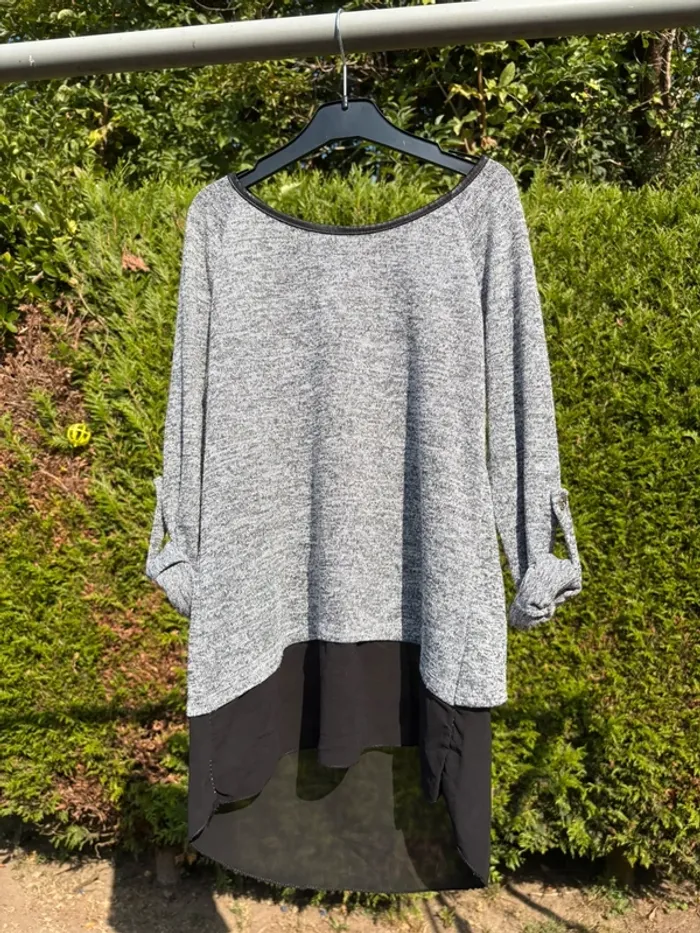 Pull-blouse noir en voile avec nœud papillon au dos – Marque non précisée