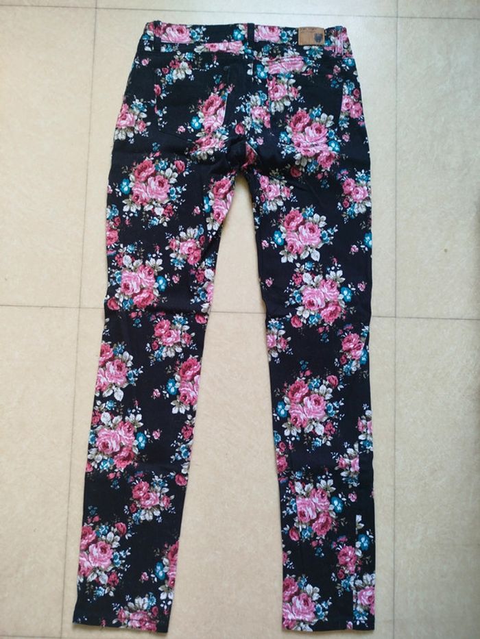 Pantalon fleurie - photo numéro 2