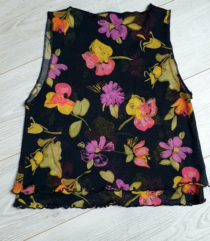 Jolie petit top fleuri taille 36/38 - photo numéro 2