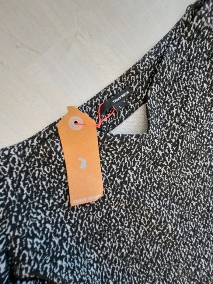Robe Tally Weijl - Neuve neuf étiquette - Taille L - épaules dénudées col Bardot - photo numéro 4