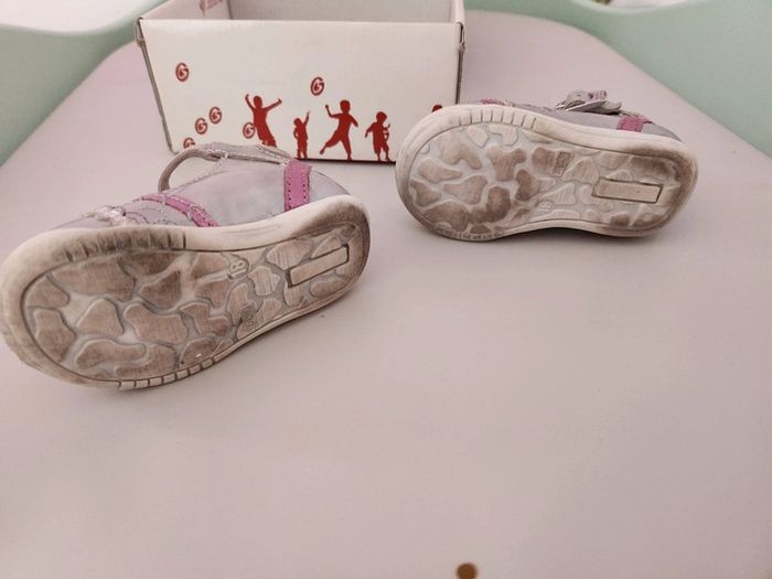 Chaussures GBB taille 18 grise pas nettoyer - photo numéro 6