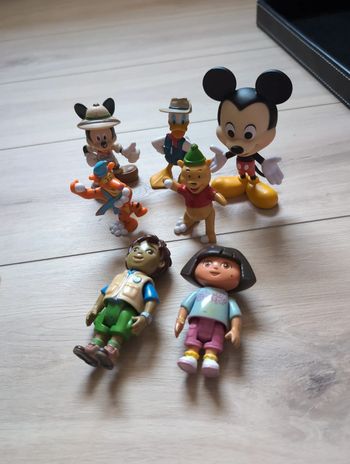Lot 7 figurines