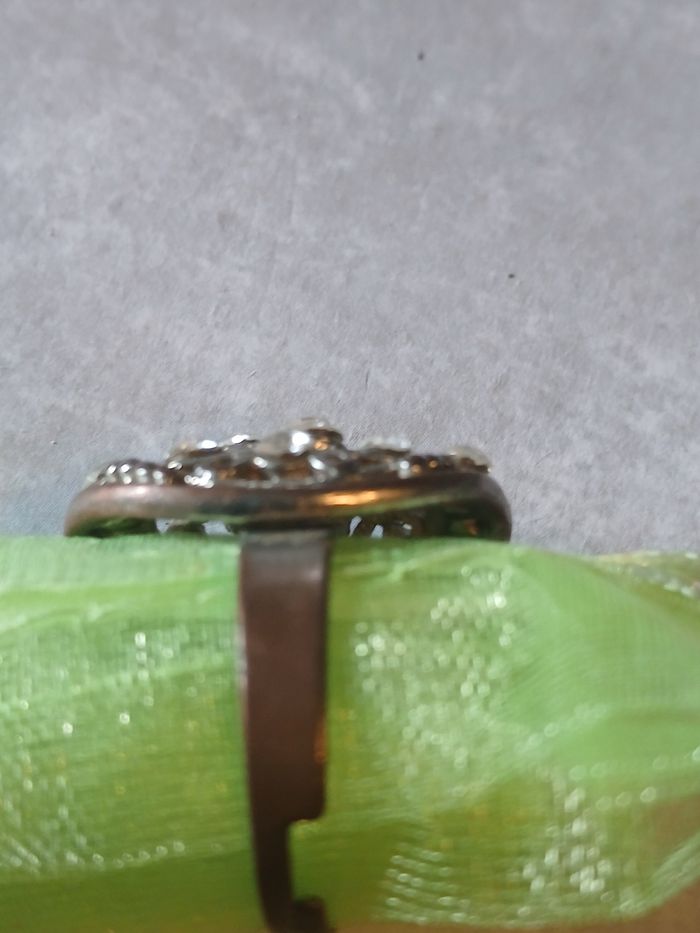 Bague ajustable avec strass fleur - photo numéro 4