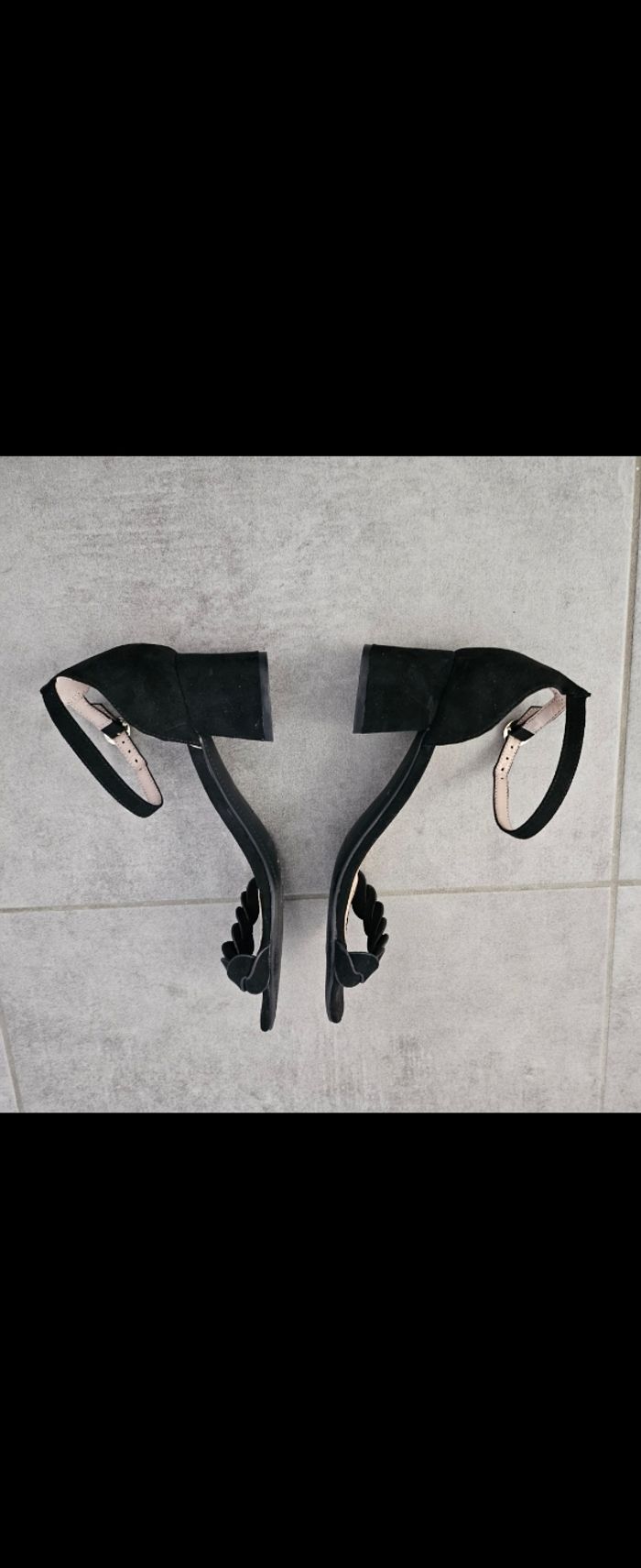 Sandales à talons noires - photo numéro 6