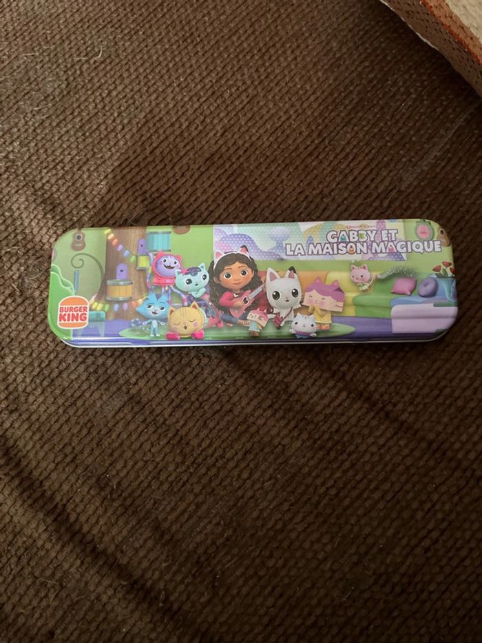 Plumiers gabby et la maison magique - photo numéro 4