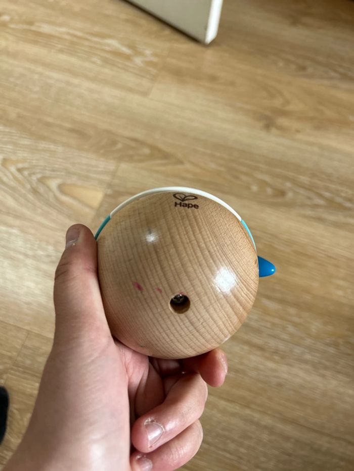 Jouet hape - en bois culbuto musical penguin musical wobble - photo numéro 3