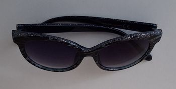 Lunettes de soleil noires zébrées argentées