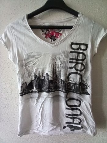 T - short femme blanc avec motif noir T: S