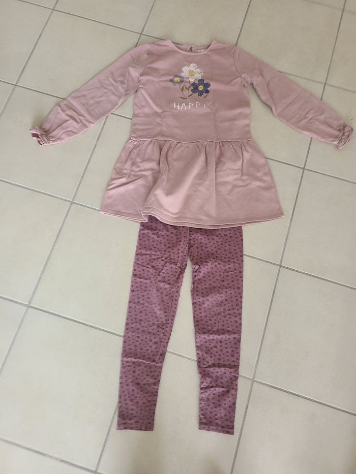 Ensemble robe et legging  
Taille 10 ans