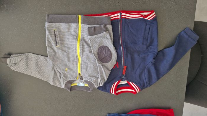 Lot sweats taille 18 mois - photo numéro 2
