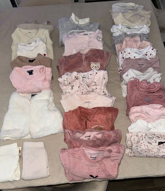 Lot de vêtements fille 1 mois