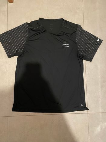 tee shirt nike running