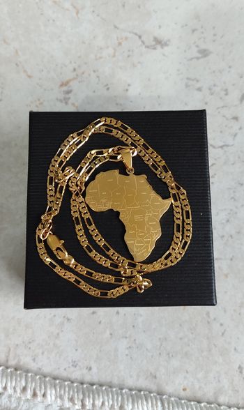 Collier avec pendentif carte d'Afrique