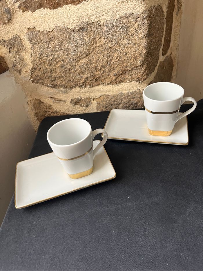 Magnifique lot de deux tasses et deux sous tasses