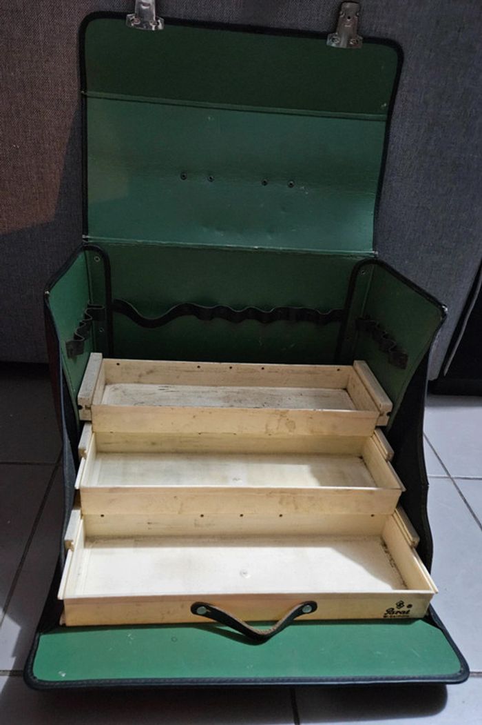Ancienne malette à tiroir / valise. p
De plombier / électricien.
Parat.
42,5x23x31,5cm. - photo numéro 3