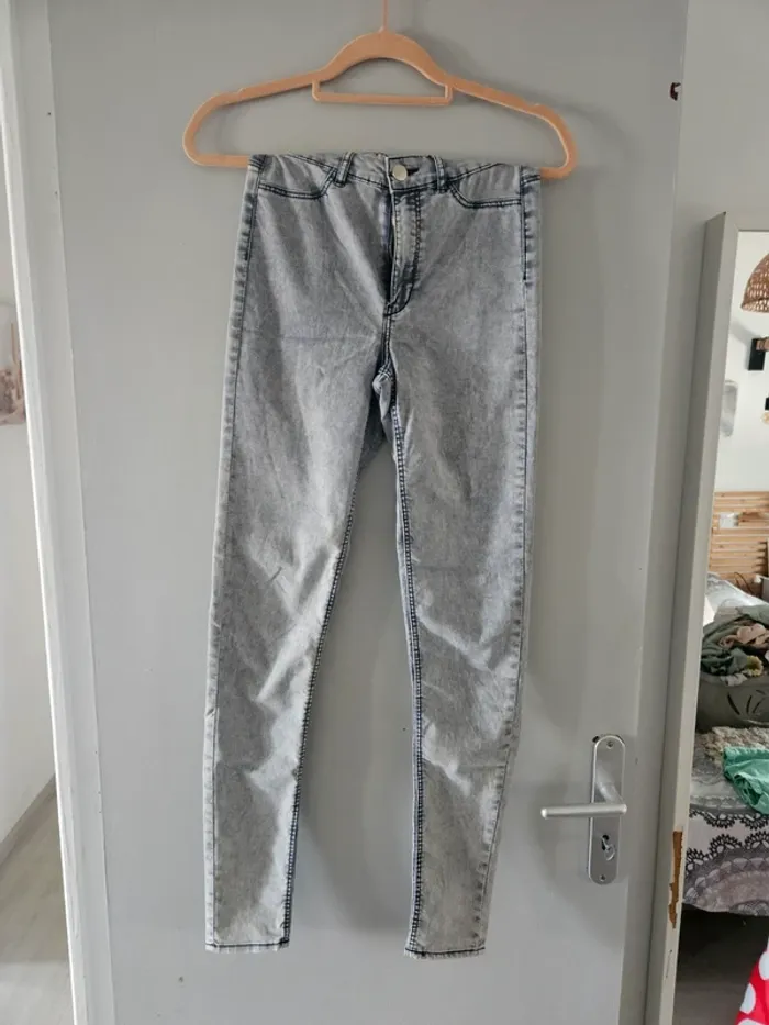 Jean skinny gris délavé taille 34 – Divided (H&M) - photo numéro 3
