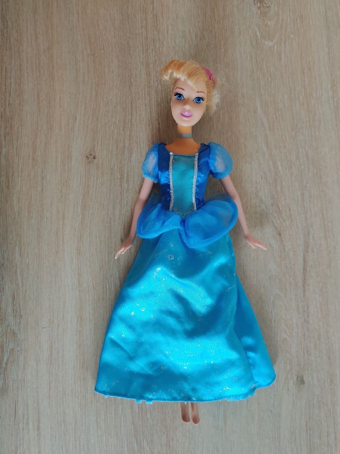 3 poupées Disney princesses - photo numéro 6