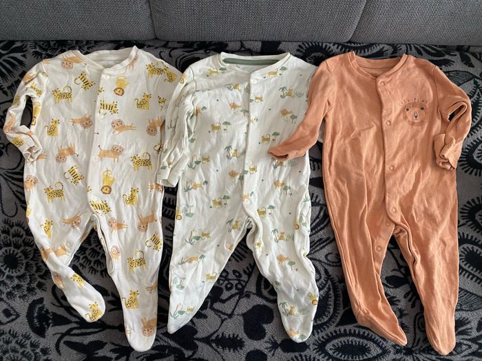 Lot pyjama 3 mois - photo numéro 2