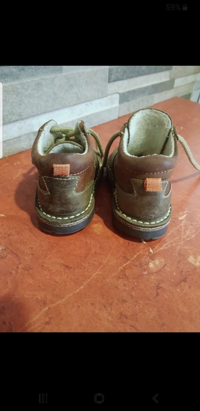 Chaussures garçon taille 18 - photo numéro 4