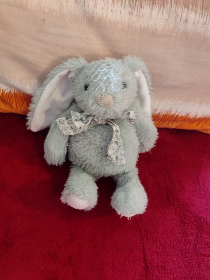 Doudou lapin bleu vert bouchara