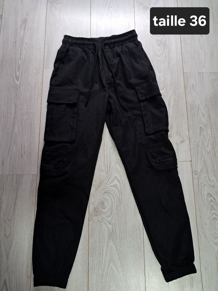 Pantalon cargo taille 36 johnh