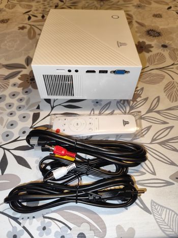 Mini projecteur, Prise en Charge WiFi Double Bande et Bluetooth 5.2 Home cinéma Full HD 1080P neuf