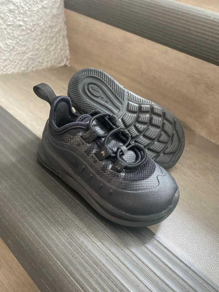 Basket nike taille 21 neuve