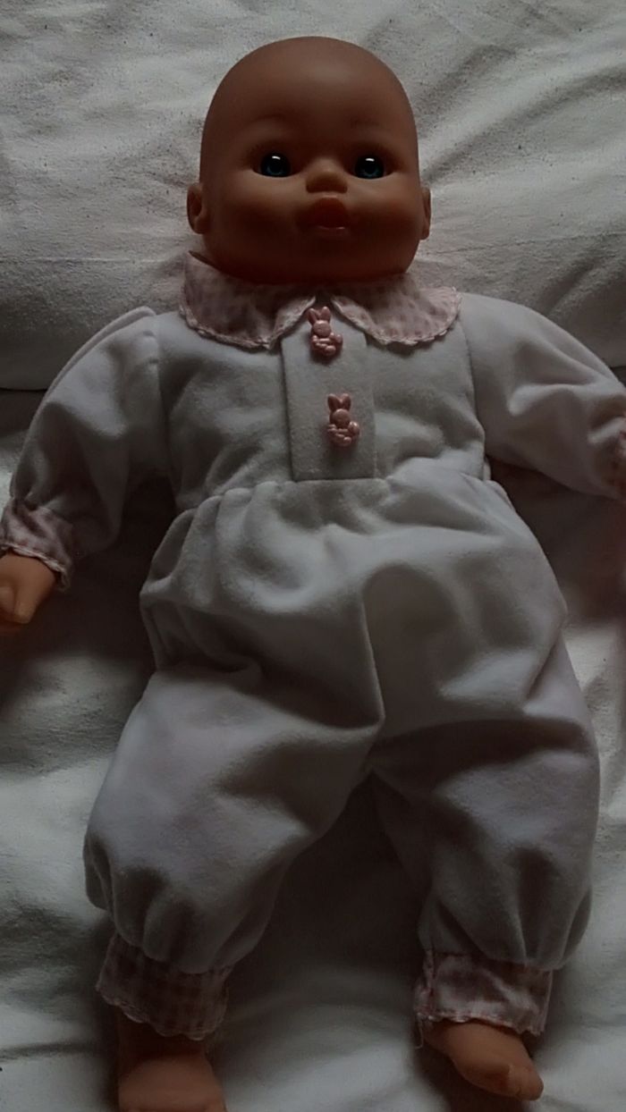Poupon fille avec 2 tenues - photo numéro 2