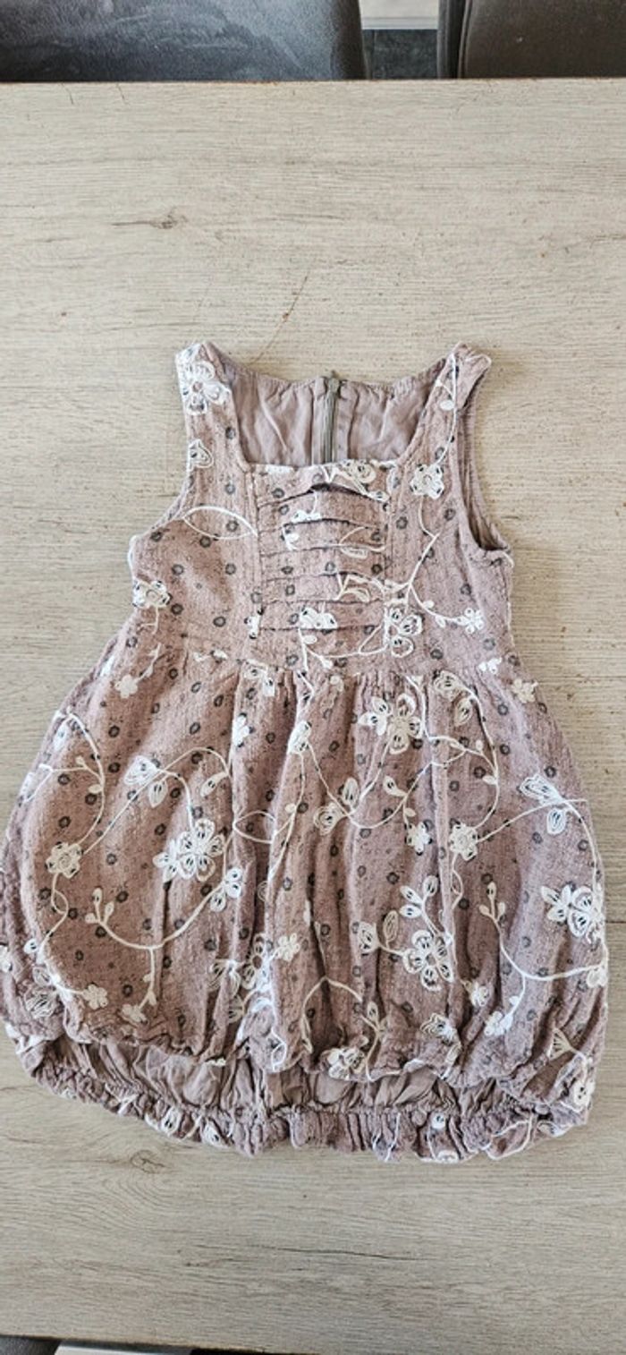 Jolie robe courte d été beige clair/beige foncé, taille 4/5 ans