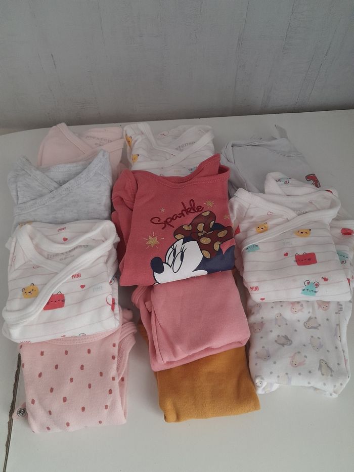Lot vêtements fille 6mois - photo numéro 1