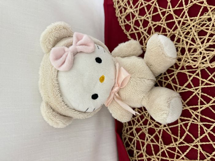 Doudou chat HELLO KITTY déguisé en ours blanc SANRIO - photo numéro 5