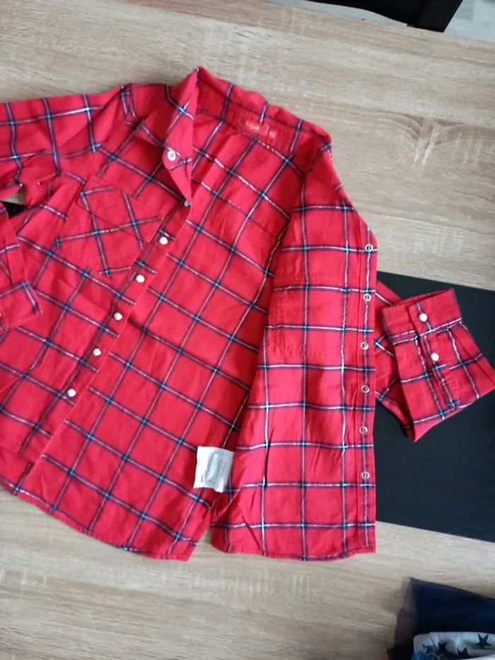 Chemise rouge fille 10 ans - photo numéro 4