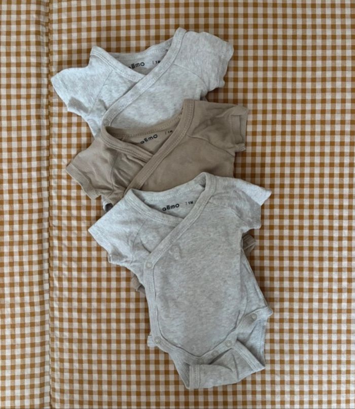 Lot bodies manches courtes - photo numéro 2