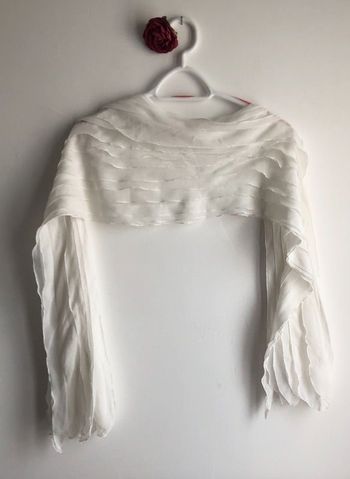 Echarpe originale en mousseline blanche