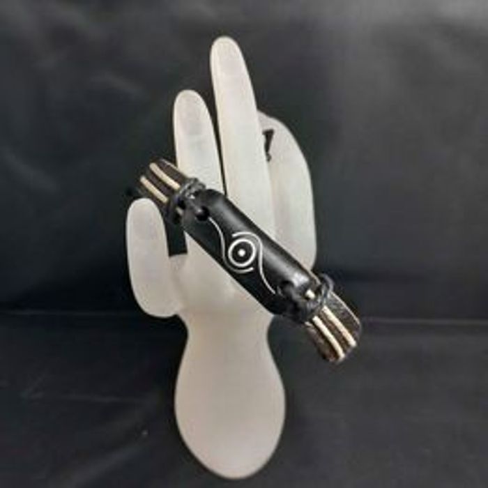 Bracelet en cuir et bois