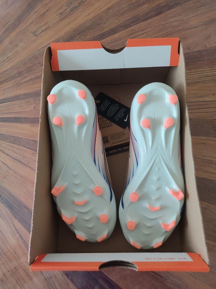 Crampons Nike T 35 - photo numéro 7