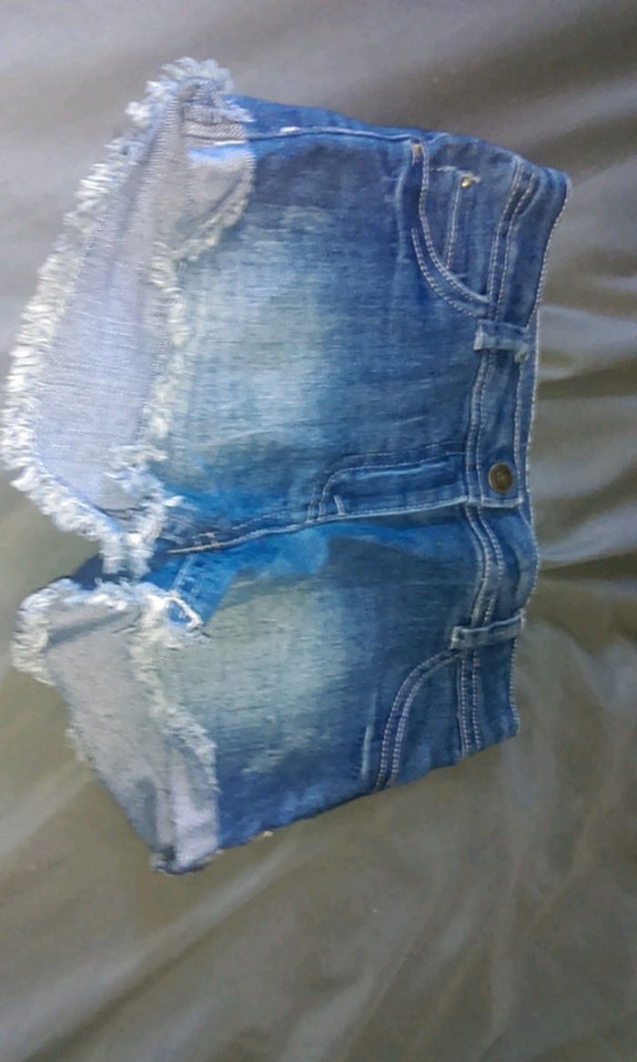 Short peu porte 8 ans