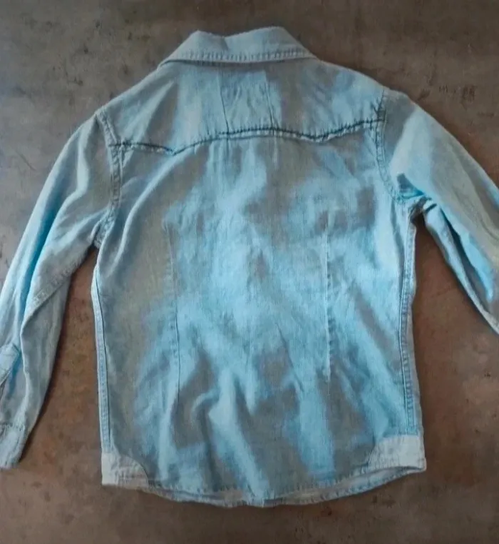 Magnifique  chemise  en jean taille 4 ans - photo numéro 2