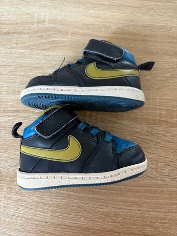 Chaussure bébé nike taille 20 