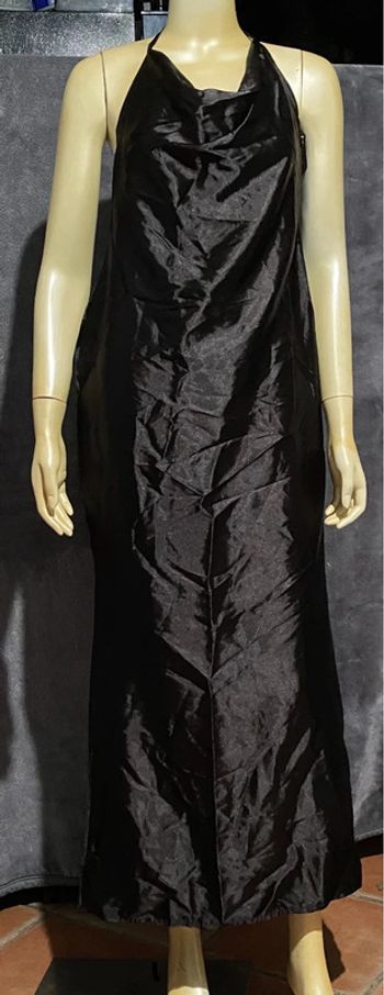 Robe longue satinée noir dos nu taille s