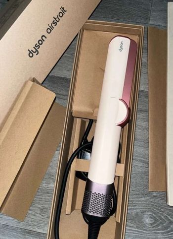 Dyson airstrait 