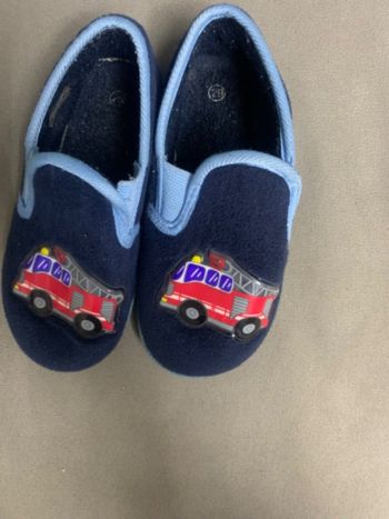 Chaussons avec camion de pompiers