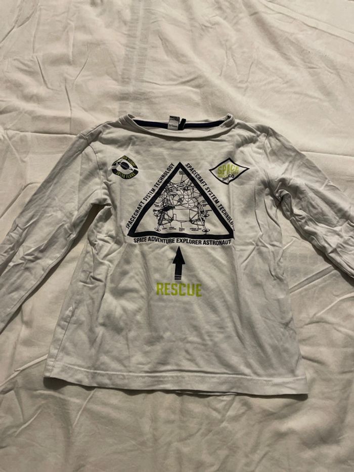 T shirt à manche longue 3 pommes 4/5 ans