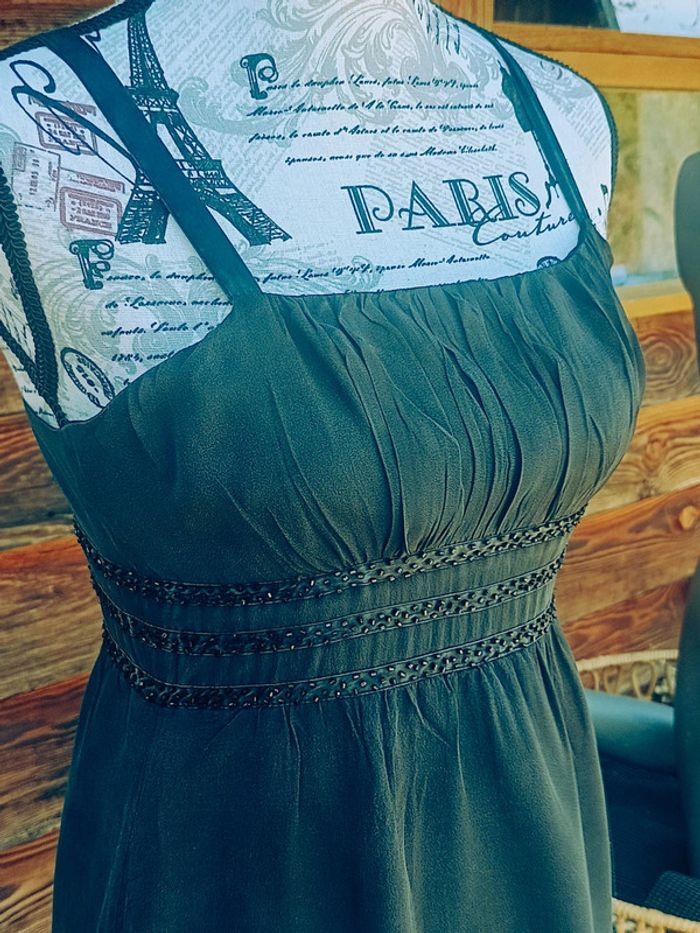 Robe à bretelles et perles en soie 123 excellent état - photo numéro 3