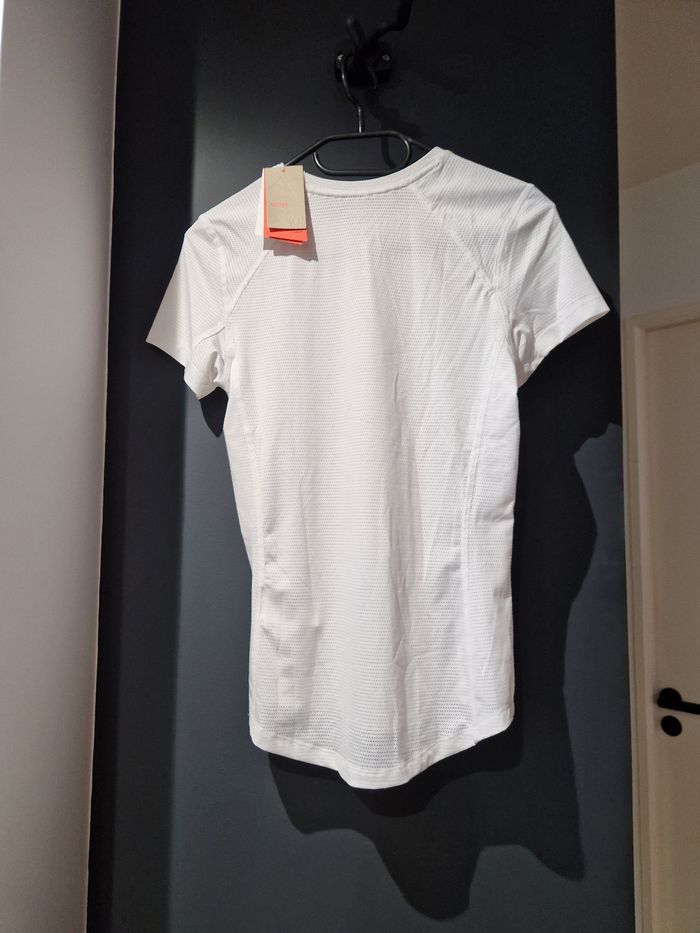 Tee-shirt sport H&M neuf - photo numéro 3