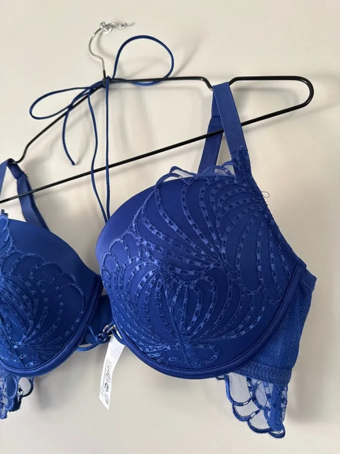 👙Soutien gorge rembourré + bas offert- 95D - neuf sans étiquette bleu roi- Gemo - photo numéro 3