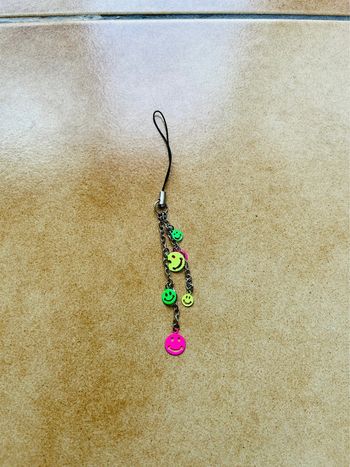 Accessoire téléphone smileys multicolores